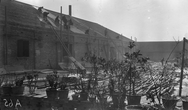 Front compound being roofed, Newchwang (牛庄)