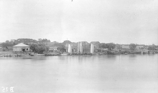 Junks on River Gan (赣) at Nanchang (南昌)