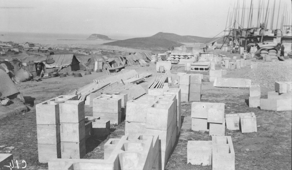 Workers' camp and blocks for hotel, Hulutao (葫芦岛)