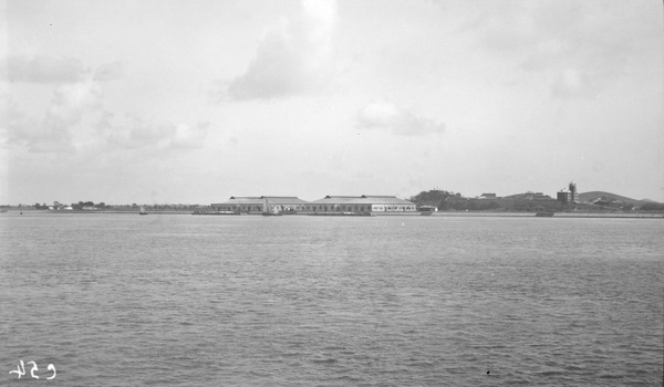 Warehouses by the Yangtze River in Wuhu (芜湖)