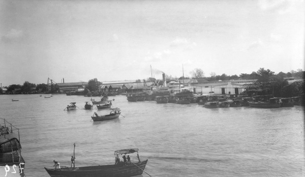 River traffic in Bangkok, Thailand