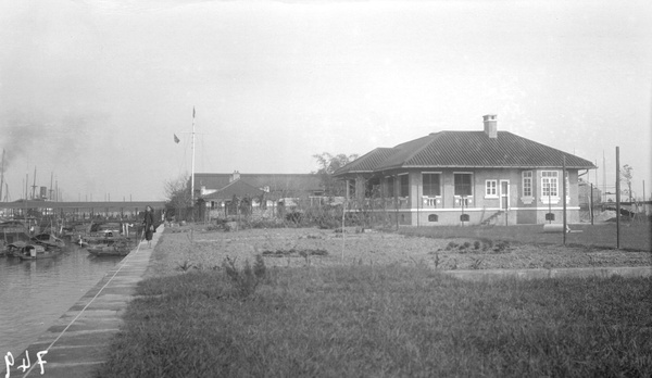 Measuring riverbank, Canton