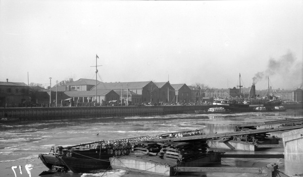 Shipping and warehouses along Haihe (海河) in Tientsin