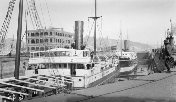 Docked ships, Taikoo Dockyard, Hong Kong