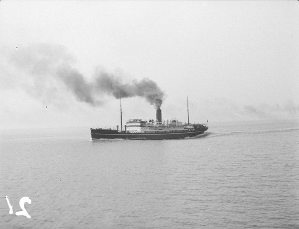 China Navigation Co’s Shanghai-Tianjin steamer Shengking (1931) travelling at speed