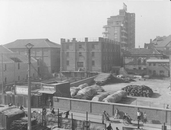 Back yard in Tientsin, 1940