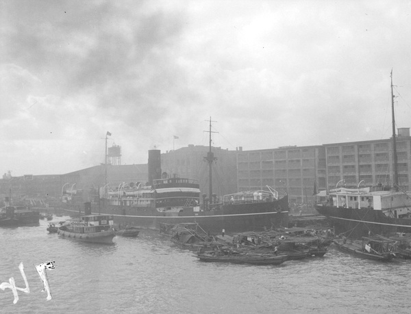 Shipping at French Bund, Shanghai, 1940