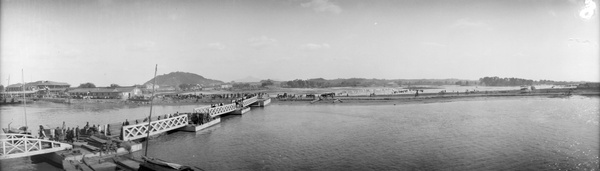 Pontoon pier at Nanking