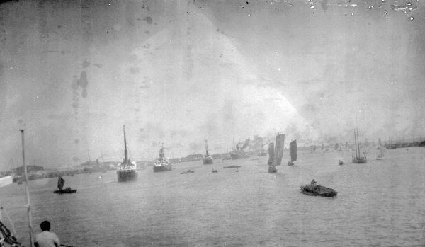 Traffic on Huangpu River, Shanghai