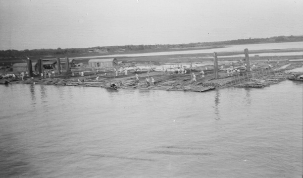 Making Butterfield and Swire rafts at Wuchang