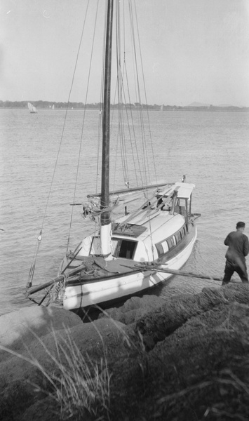 Sailing boat moored by the Yangtze, Hankow