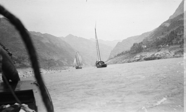 Traffic in Ichang Gorges