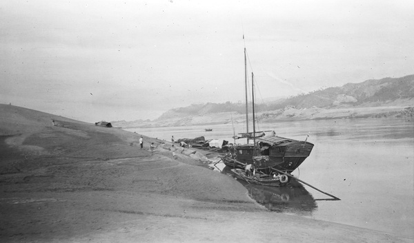 Moored boats, Ichang Gorges