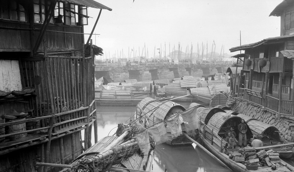 Bridge of Ten Thousand Ages and sampans, Foochow, c.1907