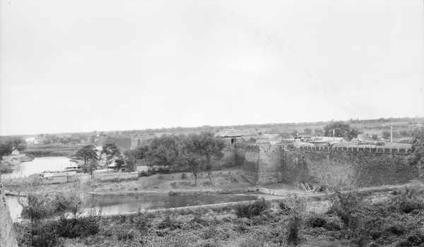 City walls and Tonghui River, outside Dongbianmen (东便门), Beijing