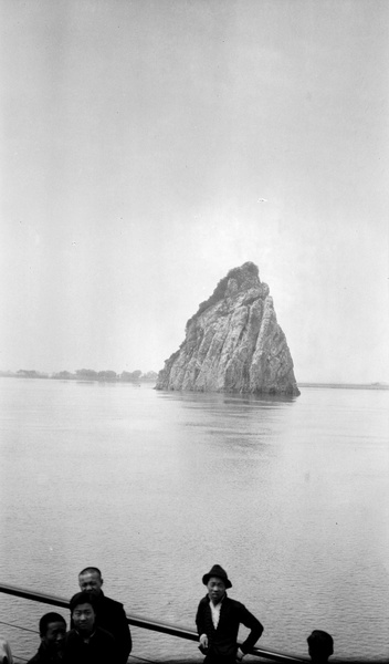 The Little Orphan island (小孤山), Yangtze River