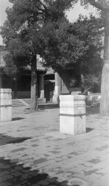 Courtyard, Beihai, Peking