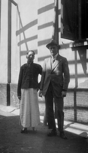 Gillingham with a clerk, Kiukiang