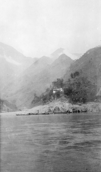 Building overlooking the Yangtze River, Wan-hsien