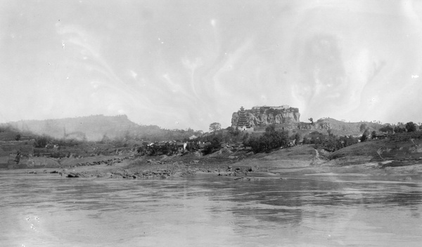 Shibaozhai Temple (石宝寨) beside the Yangtze River