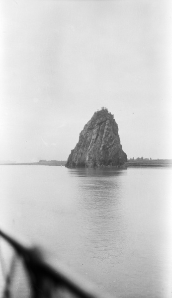 'The Little Orphan' (小孤山), Yangtze River