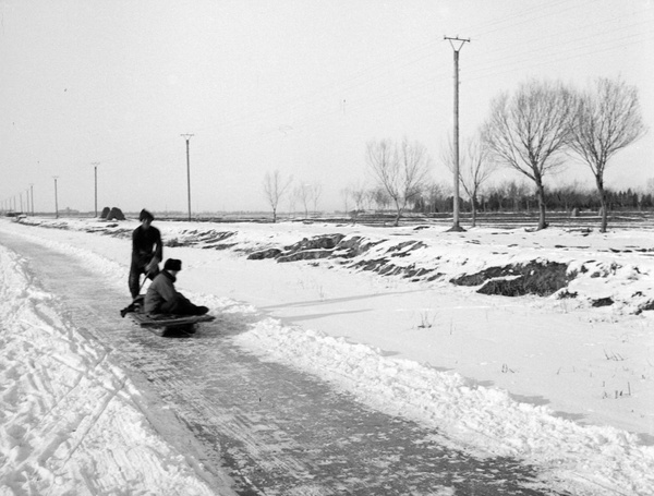 Sledge (paitse) with passenger, Tianjin