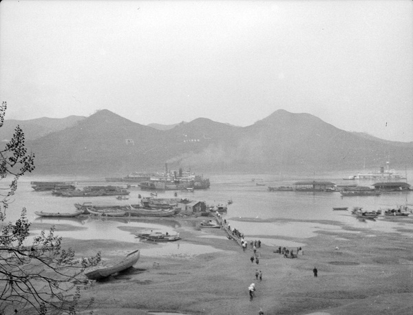 Ichang riverbank walkway