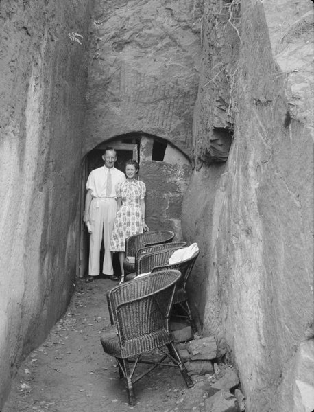 Couple in a dugout, Chungking