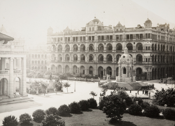 Hong Kong Club and Queen Victoria's statue, Statue Square, Hong Kong