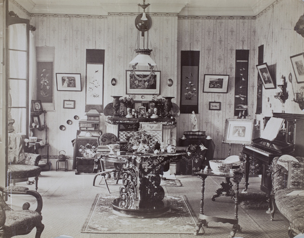 A sitting room, with a piano