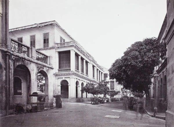 Sedan bearers and chairs outside Hong Kong Club, Wyndham Street/Queen's Road, Hong Kong