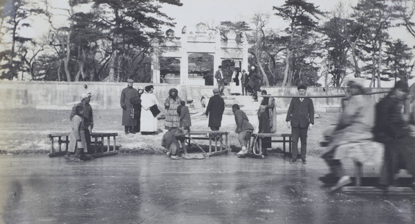 Visitors and paitse at the Tomb of the Princess, Tongzhou Canal, Beijing