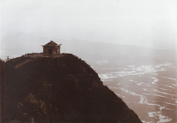 A small pavilion above a flood plain, near Kuling