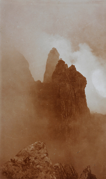 Rocks and clouds, near Kuling