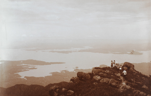 Woman in a sedan chair, viewing Poyang Lake, near Kuling