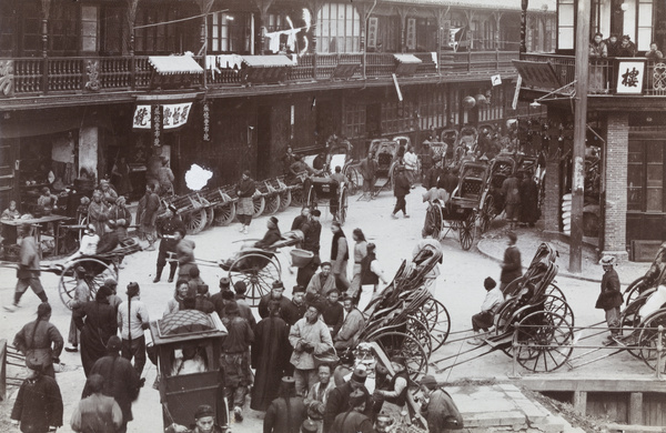 Shops, rickshaws and wheelbarrows outside the New North Gate (新北门), Shanghai