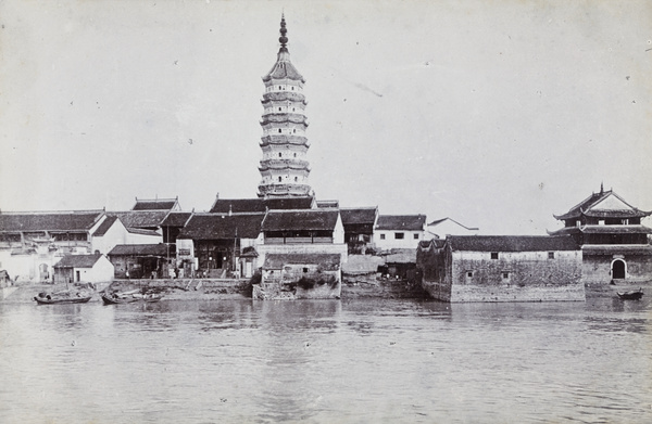 Yingjiang Temple (迎江寺) and Zhenfeng pagoda (振风塔), Anqing (安庆)