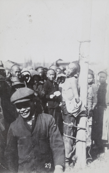 Captured revolutionary tied to a pole, Xinhai Revolution