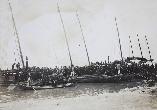 Revolutionary troops from Wuchang landing at Hankow