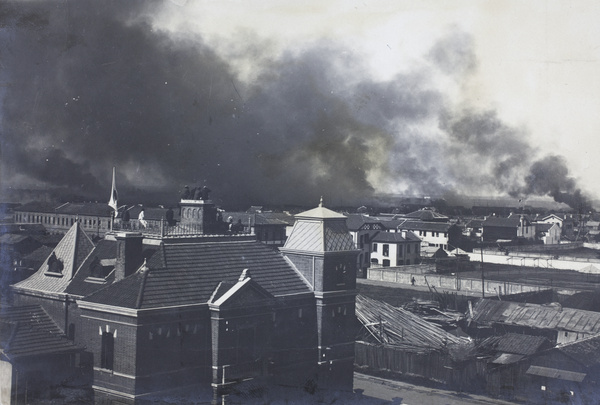 Watching fires in the Chinese City, from a roof, Hankow