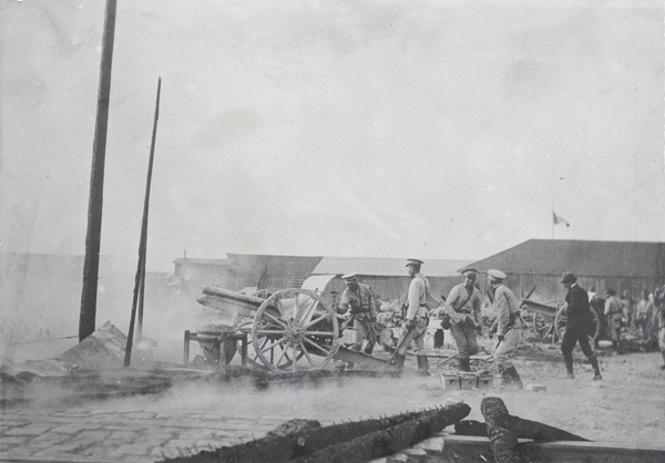 Qing army gun batteries in action