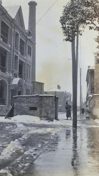 British Municipal Council building and Maxim gun shelter, Hankow