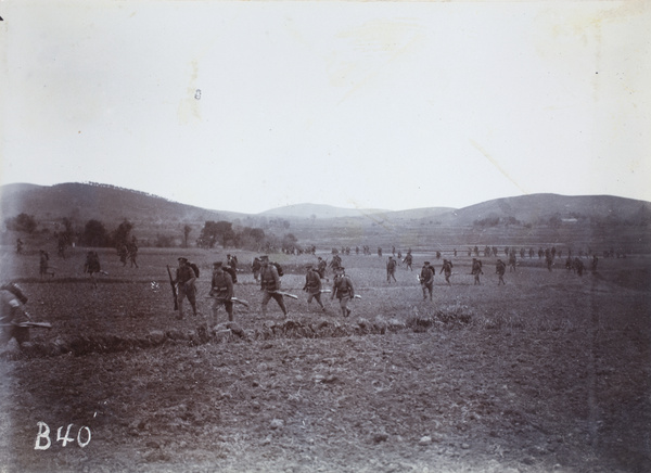 Qing army soldiers on the move near Hankow