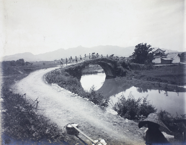 Three sedan chairs crossing Shi-Li-Pu bridge, on the way to Kuling (庐山)