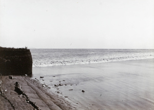 Tidal bore (‘Hangzhou Bore’), Qiantang River, Hangzhou Bay (杭州湾)