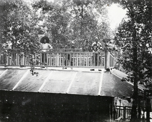 Three men on the roof of a house, Yungchow