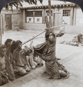 Criminal kneeling on chains, Mukden (沈阳)