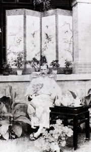 A man in Chinese dress, Peking (北京)
