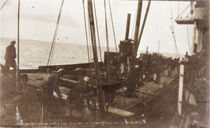 Loading a barge from S.S. Admiral Turpitz, Taku Bar (大沽)