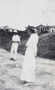 Foreigners, sedan chair and houses, Kuling (牯岭)